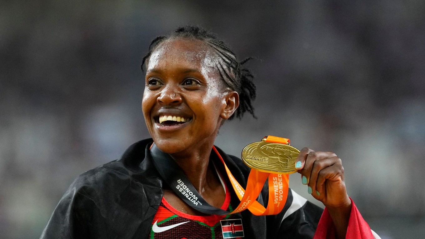 Faith Kipyegonová so zlatou medailou.