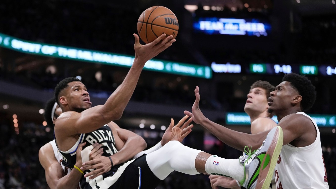 Giannis Antetokounmpo v zápase NBA Milwaukee Bucks - Cleveland Cavaliers.