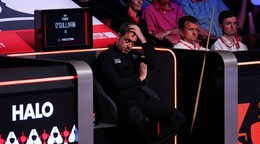 Ronnie O'Sullivan počas semifinále MS v snookri 2025.