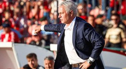 Jose Mourinho na lavičke Benficy Lisabon