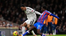 Kenny Tete a Eddie Nketiah.