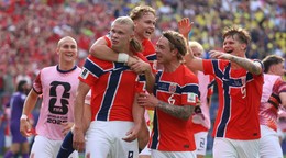 Erling Haaland oslavuje gól v sieti Brazílie v osemfinále MS vo futbale 2026. 
