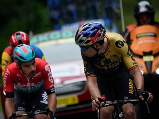 Wout Van Aert a Victor Campenaerts počas 5. etapy Tour de France 2023.