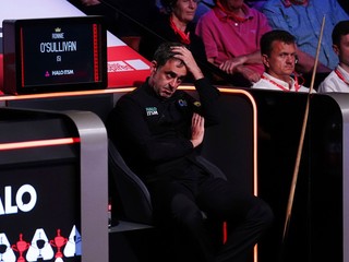 Ronnie O'Sullivan počas semifinále MS v snookri 2025.
