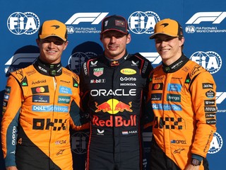 Zľava Lando Norris, Max Verstappen a Oscar Piastri po kvalifikácii na VC Talianska formuly 1 2025.