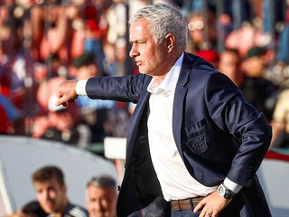 Jose Mourinho na lavičke Benficy Lisabon