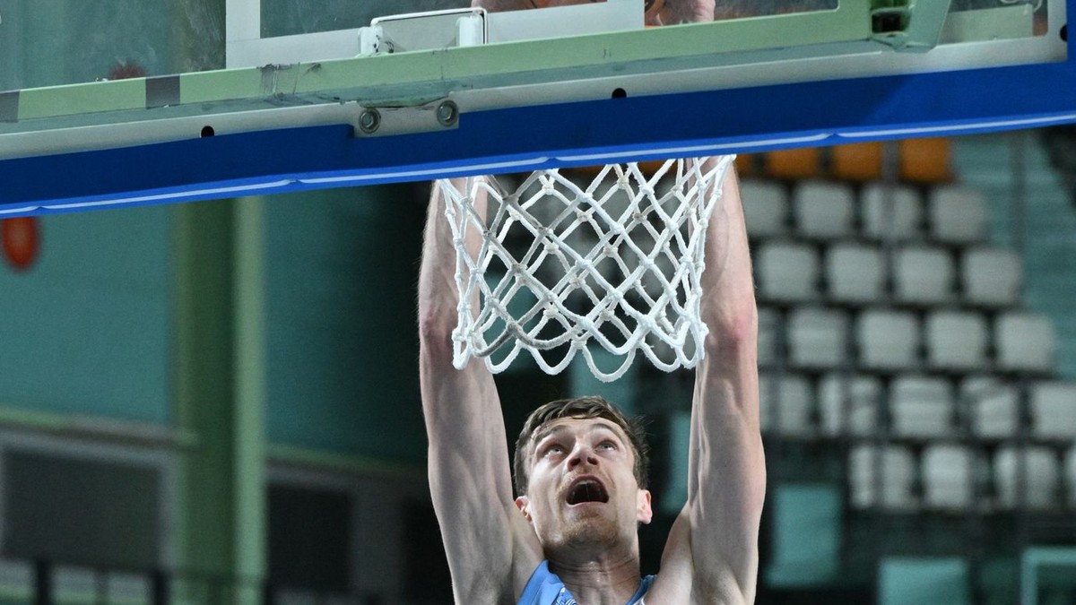 Basketbalista Michael Fusek v drese tímu Nitra Blue Wings.