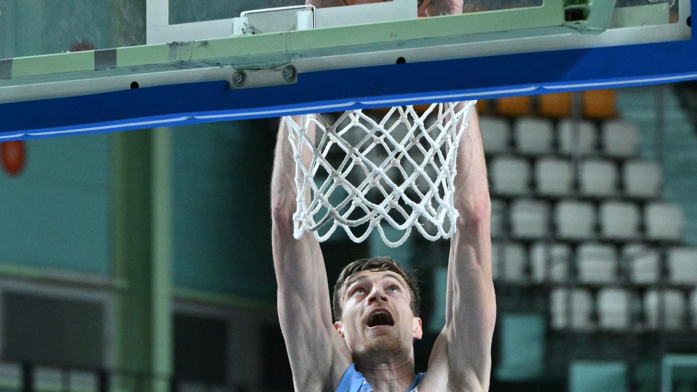 Basketbalista Michael Fusek v drese tímu Nitra Blue Wings.