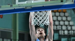 Basketbalista Michael Fusek v drese tímu Nitra Blue Wings.