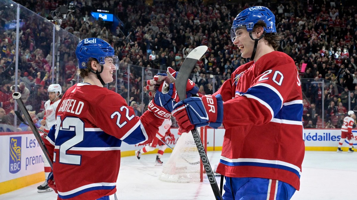 Cole Caufield a Juraj Slafkovský