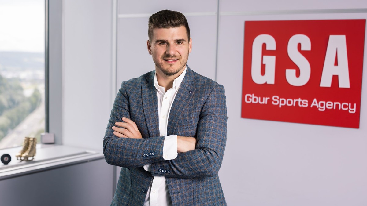 Hokejový agent Tomáš Gbúr.