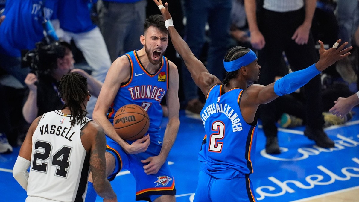 Momentka zo zápasu Oklahoma City Thunder - San Antonio Spurs