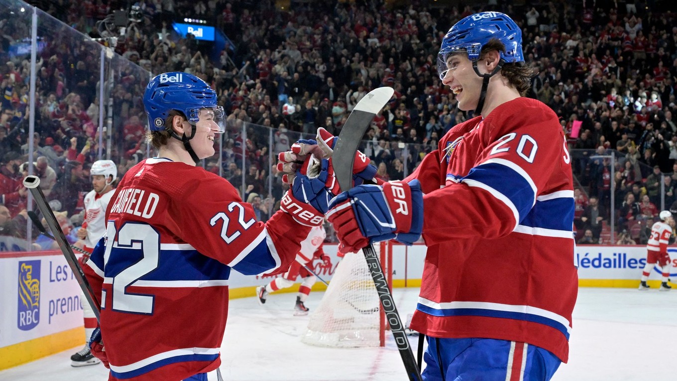 Cole Caufield a Juraj Slafkovský