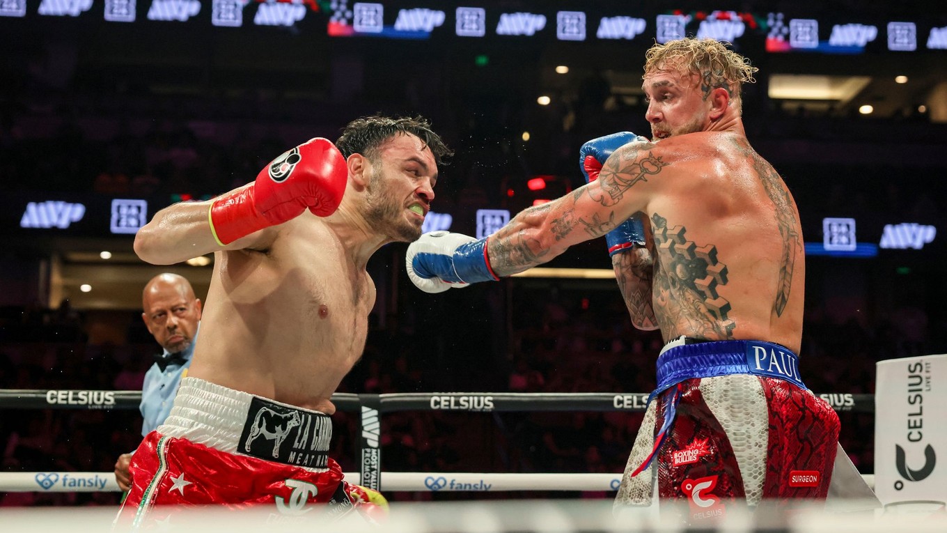 Súboj Julio César Chávez Jr. (vľavo) vs. Jake Paul.