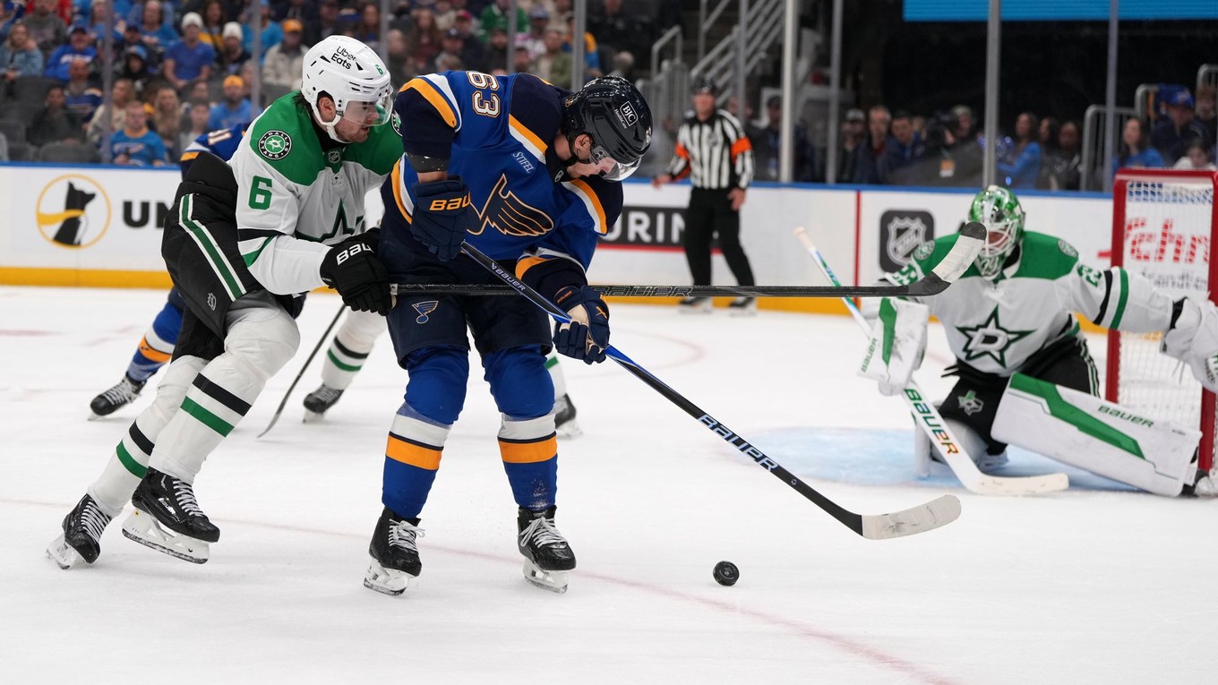 Jake Neighbours, Jake Oettinger a Lian Bichsel.