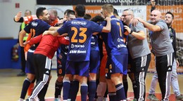 Hráči Lučenca sa tešia z výhry.