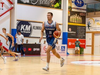 Slovenský basketbalista Vladimír Brodziansky v zápase proti Albánsku. 