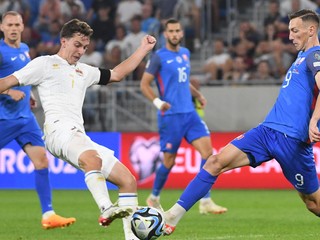 Róbert Boženík a Simon Lüchinger v kvalifikačnom zápase J-skupiny na EURO 2024 Slovensko - Lichtenštajnsko.