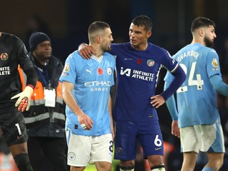  Mateo Kovačič a Thiago Silva po zápase Chelsea - Manchester City.