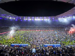Fanúšikovia Hamburgu oslavujú postup