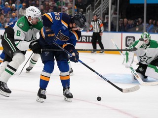 Jake Neighbours, Jake Oettinger a Lian Bichsel.