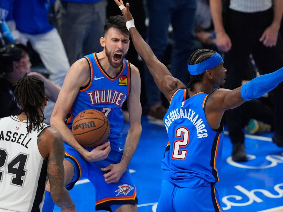 Momentka zo zápasu Oklahoma City Thunder - San Antonio Spurs