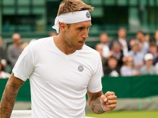 Slovenský tenista Alex Molčan počas Wimbledonu. 