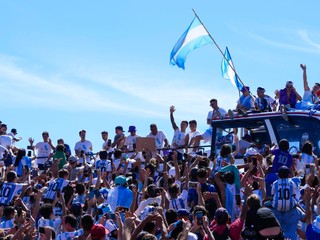 Fanúšikovia Argentíny vítajú v Buenos Aires majstrov sveta. 