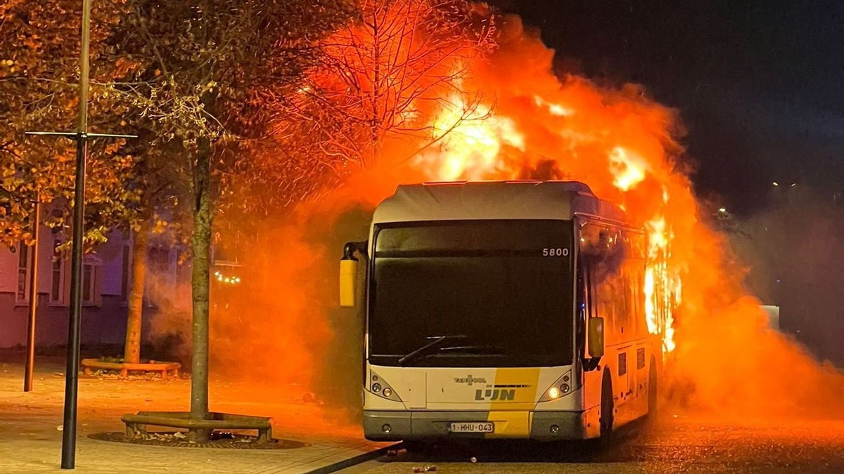 Fanúšikom Barcelony zhorel autobus