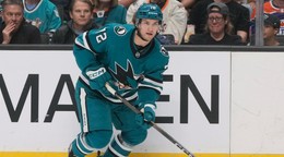 William Eklund (72) počas hokejového zápasu NHL proti tímu Edmonton Oilers.
