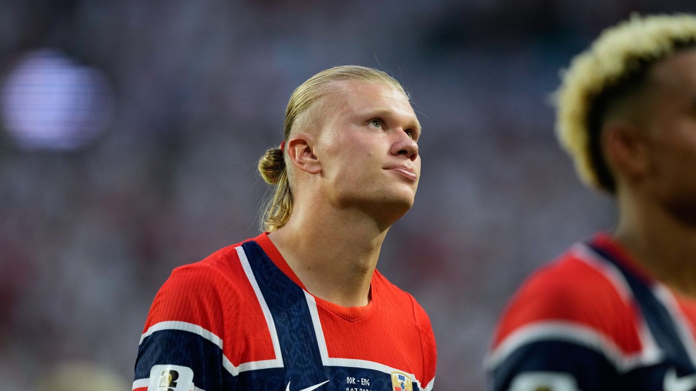 Smutný Erling Haaland po prehre Nórska s Anglickom vo štvrťfinále MS 2026.