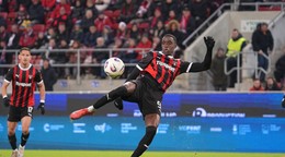 Hráč Spartaku Trnava Idjessi Yethro Metsoko (93) počas osemfinálového zápasu Slovnaft Cupu medzi Spartakom Trnava a Slovanom Bratislava.