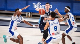 Momentka zo zápasu Slovensko - Francúzsko na ME v basketbale do 18 rokov 2026. 