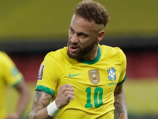 Neymar v drese Brazílie.