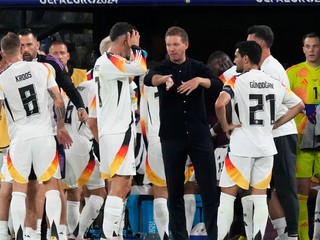 Julian Nagelsmann s hráčmi Nemecka. 