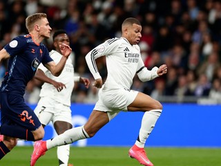 Kylian Mbappé (vpravo) počas osemfinálového zápasu Španielskeho pohára Real Madrid - Celta Vigo.