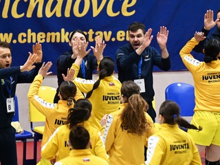 Tréner Michaloviec Peter Kostka v prvom zápase štvrťfinále Európskeho pohára EHF v hádzanej žien MŠK Iuventa Michalovce - MKS Urbis Gniezno.