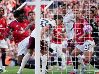 Riccardo Calafiori strieľa gól. 