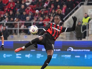 Hráč Spartaku Trnava Idjessi Yethro Metsoko (93) počas osemfinálového zápasu Slovnaft Cupu medzi Spartakom Trnava a Slovanom Bratislava.