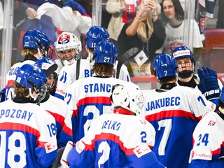 Radosť hráčov Slovenska po postupe do semifinále majstrovstiev sveta hráčov do 18 rokov.