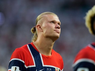 Smutný Erling Haaland po prehre Nórska s Anglickom vo štvrťfinále MS 2026.