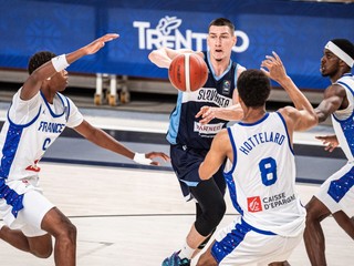 Momentka zo zápasu Slovensko - Francúzsko na ME v basketbale do 18 rokov 2026. 