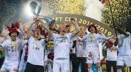Marek Janečka a Erik Grendel s trofejou Slovnaft Cup po finále v roku 2019.