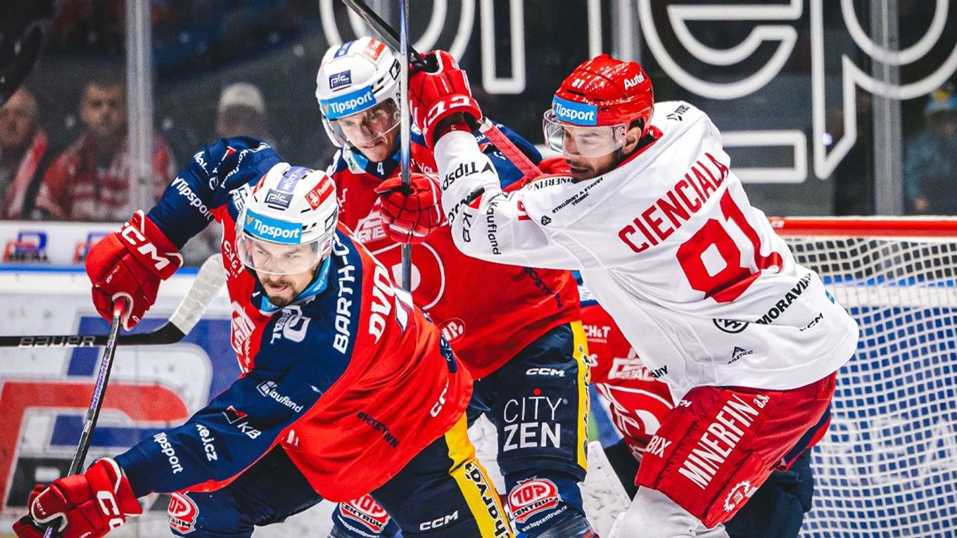 Momentka zo zápasu Pardubice - Třinec. 