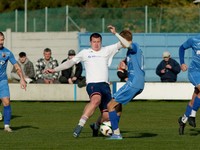 V poslednom domácom jesennom stretnutí tím ŠK Kmeťovo zdolal Nesvady 2:0.  