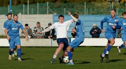 V poslednom domácom jesennom stretnutí tím ŠK Kmeťovo zdolal Nesvady 2:0.  