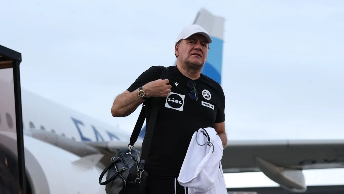 Tréner slovenskej futbalovej reprezentácie Vladimír Weiss a jeho prvé kroky na pôde Faerských ostrovov.