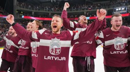 Ralfs Freibergs (29) po zápase Lotyšsko - Švédsko na MS v hokeji 2023.