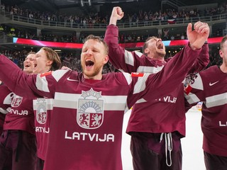 Ralfs Freibergs (29) po zápase Lotyšsko - Švédsko na MS v hokeji 2023.