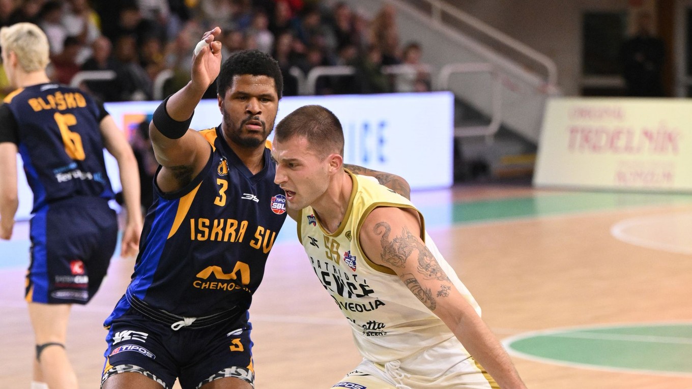 Fotka zo zápasu Patrioti Levice - Iskra Svit.